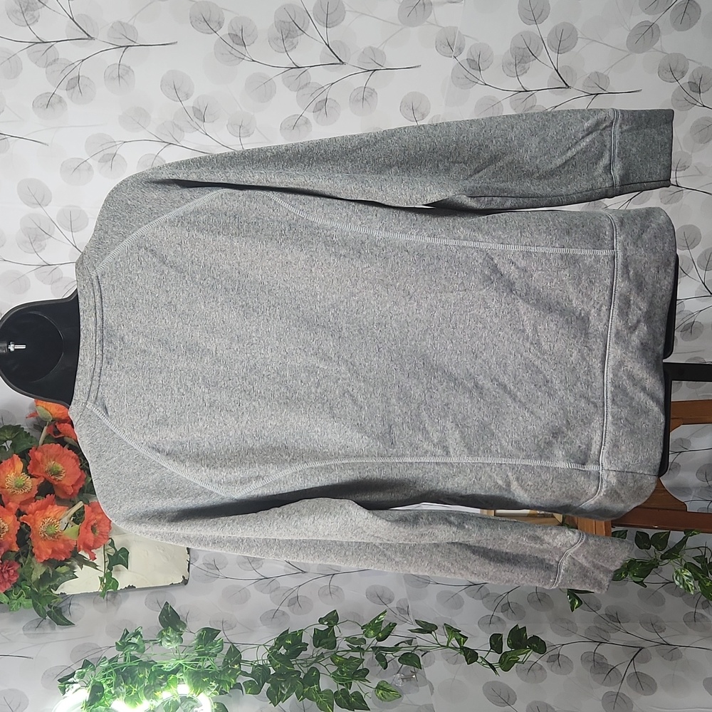 The North Face Sweatshirt - Picture 9 of 11